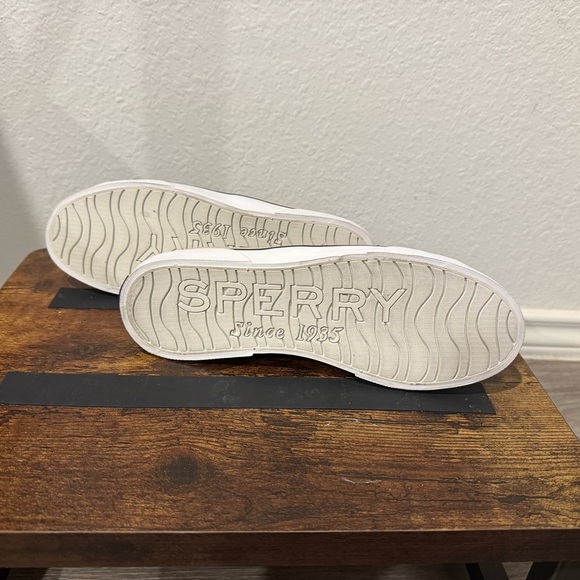 Sperry women’s Tan Canvas Shoes - Picture 5 of 6